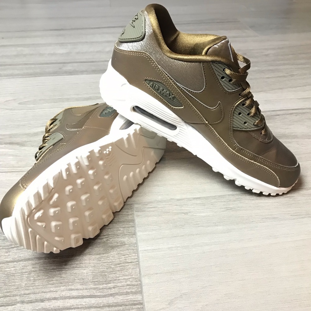 Nike Air Max 90 Metallic Field sz9 worn once